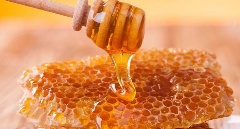 Sáp ong không chỉ mang tới tác dụng điều trị viêm tai giữa mà còn giúp làm đẹp da