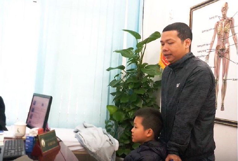 Cha con anh Tân đã đi tới nhiều bệnh viện, phòng khám nhưng bệnh của bé Trunng vẫn không khỏi