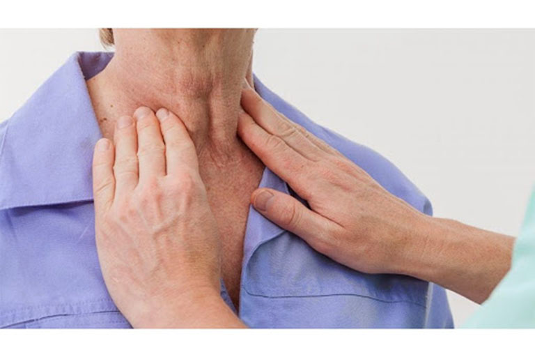 Chấn thương vùng họng có thể gây ra nhiều bệnh lý nguy hiểm nên người bệnh không được chủ quan