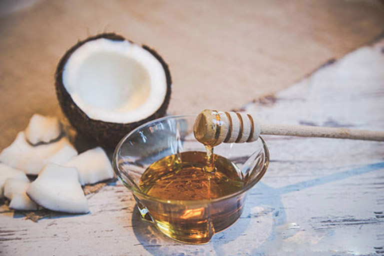 Kết hợp mật ong với dầu dừa để điều trị bệnh chàm eczema tại nhà
