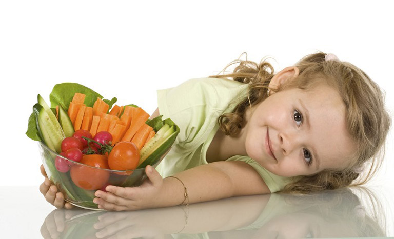 Mẹ nên điều chỉnh lại chế độ dinh dưỡng của trẻ sao cho phù hợp với tình trạng bệnh