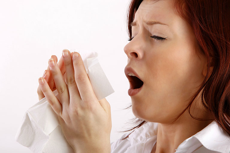 Cảm cúm, cảm lạnh có thể là nguyên nhân gây ho tức ngực khó thở