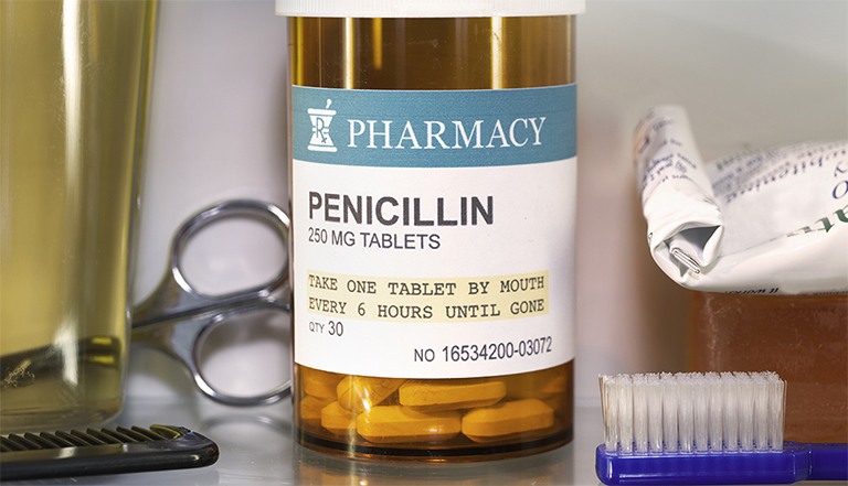 Penicillin điều trị bệnh thông qua việc ức chế quá trình phát triển của vi khuẩn