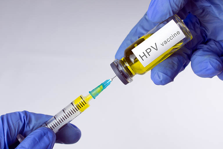 Tiêm vắc xin phòng nhiễm virus HPV
