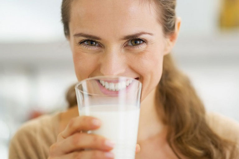 Đau dạ dày có nên uống sữa không?