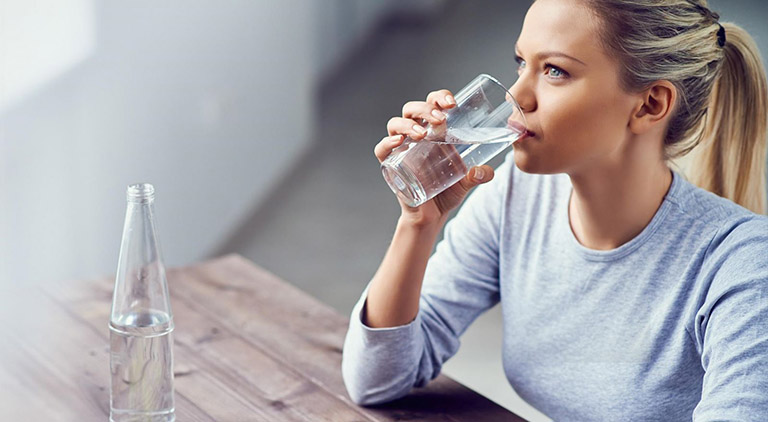 Nước mang tới nhiều tác dụng tốt đối với sức khỏe, trong đó có trị tàn nhang