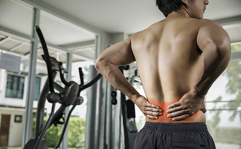 Tập thể hình bị đau lưng xảy ra do nhiều nguyên nhân khác nhau