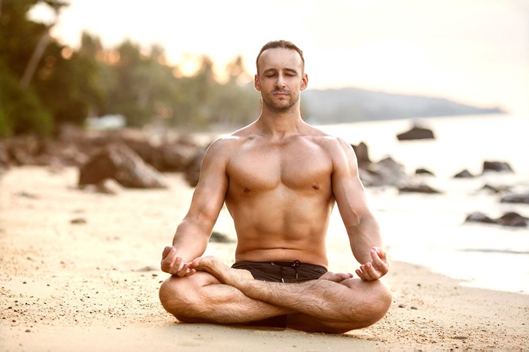 Tập yoga giúp thư giãn tinh thần, tăng cường sức khỏe và hỗ trợ điều trị chàm bìu