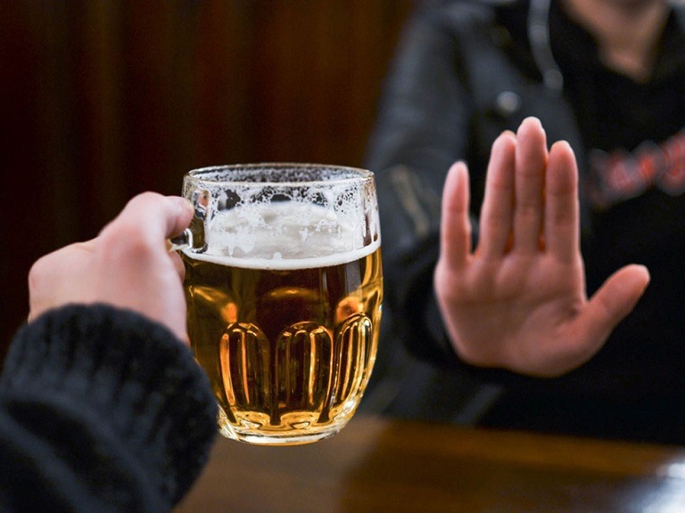 Sử dụng rượu bia khiến thận hoạt động vất vả để đào thải 