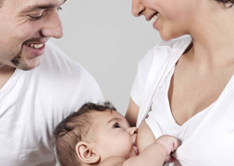 6 tháng đầu tiên sau khi sinh và nuôi con hoàn toàn bằng sữa mẹ là thời điểm quan hệ an toàn