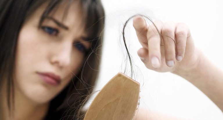 Tóc bị chẻ ngọn là tình trạng thường gặp ở nữ giới