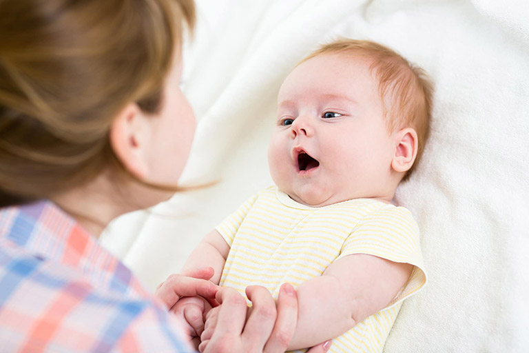 Biểu hiện trẻ sơ sinh bị ho thở khò khè có đờm cảnh báo nhiều bệnh lý về đường hô hấp