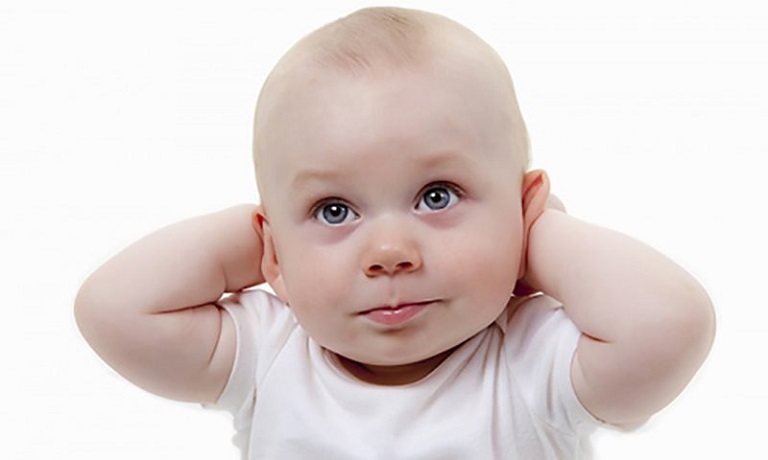 Trẻ sơ sinh bị rụng tóc trước trán là một hiện tượng thay tóc bình thường không có gì đáng lo ngại
