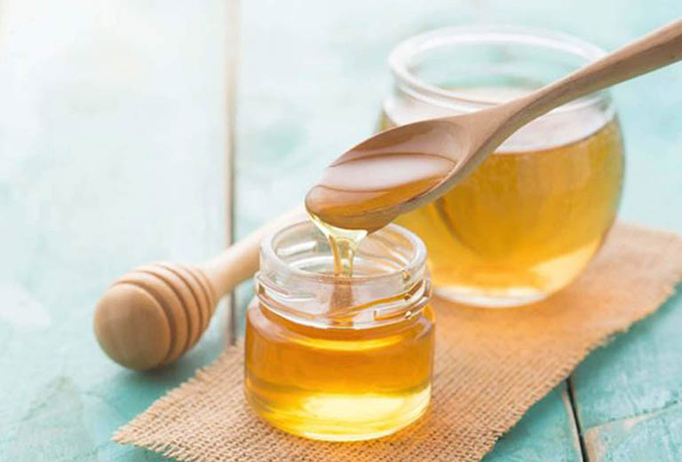 Cách điều trị mụn lưng, phòng ngừa và cải thiện vết thâm mụn bằng mật ong