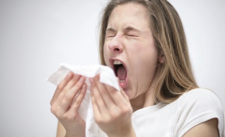 Viêm mũi dị ứng theo mùa kéo theo nhiều triệu chứng khó chịu