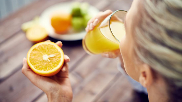 Viêm phế quản có nên uống nước cam không là thắc mắc của nhiều người