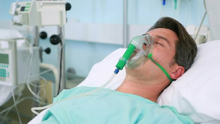 Tình trạng khó thở nguy kịch cần phải được hỗ trợ sử dụng máy thở, mặ nạ thở...