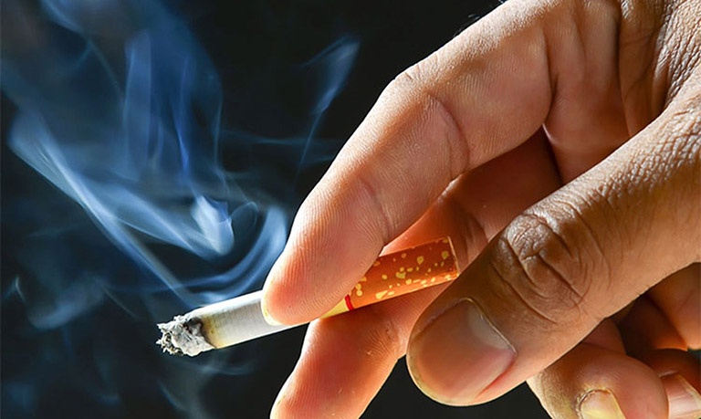 Khói thuốc lá chứa nhiều độc tố gây ảnh hưởng đến chất lượng tinh trùng